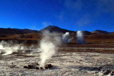 间歇泉,蒸汽,高架铁路铁轨,低热喷泉,火山学,温泉池,安第斯高原,阿塔卡马大区,野生动物保护,温泉