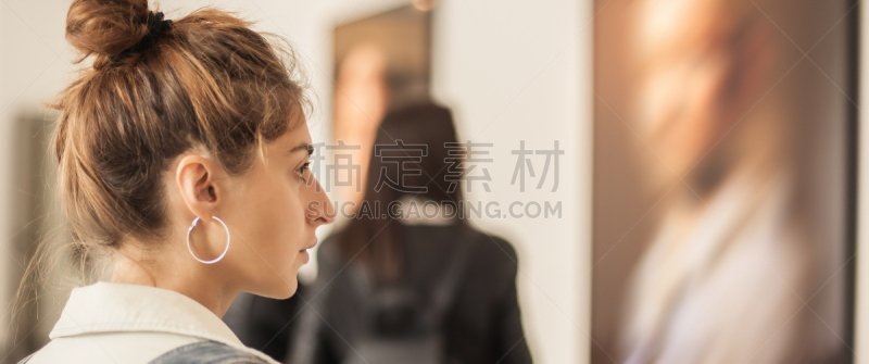 看,画廊,现代艺术,青年女人,艺术家,休闲活动,表演赛,仅成年人,现代