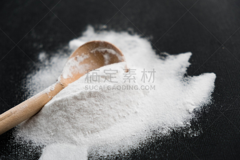 汤匙,钠,焙碱,木匙,黑色背景,土壤检测仪,水平画幅,无人,安全的,无酵薄饼