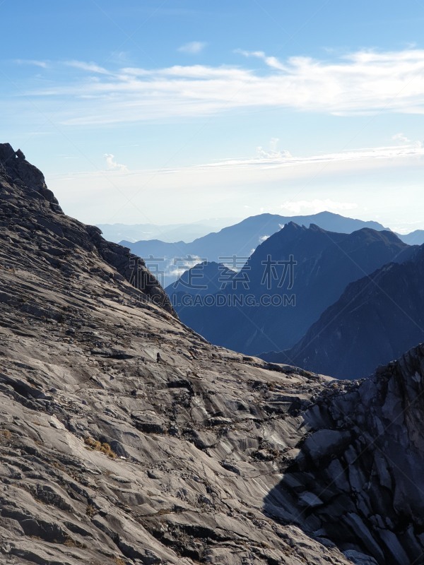 岩石,自然,背景,山,徒步旅行,小路,哥打基纳巴卢,垂直画幅,天空,云