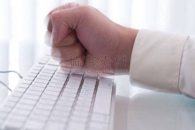 极大的悲伤,职业,办公室,水平画幅,情绪压力,袖子,男商人,过度劳累,白色,技术