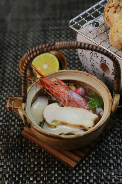日本松茸蘑菇,松茸,垂直画幅,汤,秋天,无人,2015年,蘑菇,日本食品,摄影