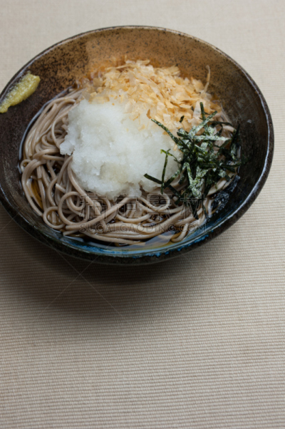 荞麦面,面条,越前,汤碗,商务餐,芥末酱,俱乐部食品,垂直画幅,选择对焦,荞麦