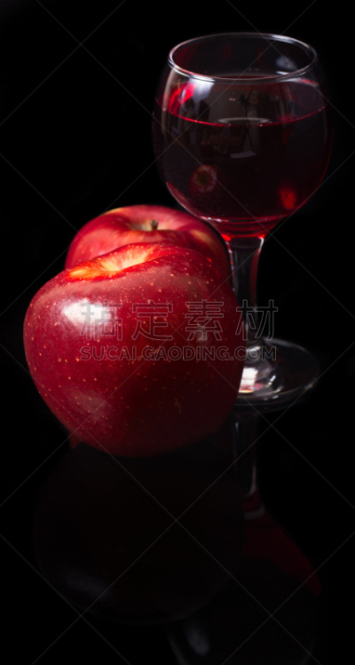 葡萄酒,苹果,黑色背景,玻璃杯,伦敦塔,垂直画幅,无人,维生素,含酒精饮料,果汁