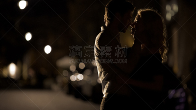人的脸部,拿着,浪漫,异性恋,水平画幅,夜晚,女朋友,户外,男性,仅成年人