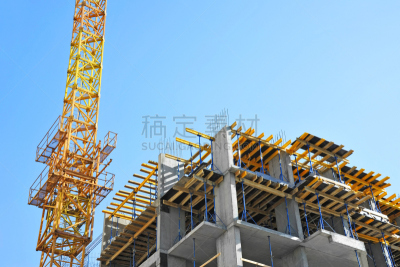起重机,建筑工地,摩天大楼,水泥地,混泥土块,建筑的故事,脚手架,混凝土墙,房屋建设,天空