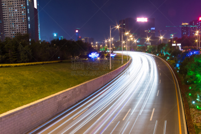光,运动跑道,水平画幅,夜晚,无人,陆用车,交通,户外,活力,都市风景