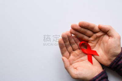 世界艾滋病日,拿着,男人,符号,艾滋病,艾滋病警示丝带,社会意识符号,红色,人,白色背景