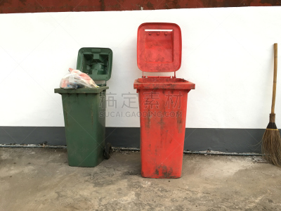 垃圾桶,有序,垃圾,红色,滚轮垃圾桶,水平画幅,后轮滑,无人,户外,循环利用