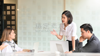 女商人,会议室,儿童,礼物,成年的,职业,男商人,人,男性,女人