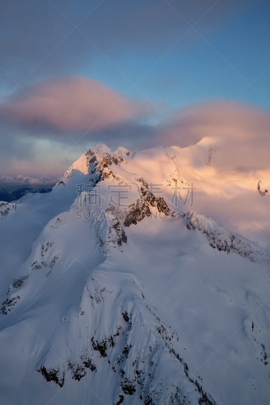 山,地形,加拿大,垂直画幅,美,公元前,云,雪,无人,超现实主义的