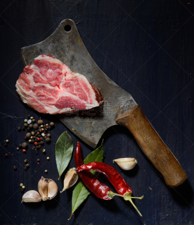 生食,牛排,切肉刀,垂直画幅,格子烤肉,嫩里脊排,无人,胡椒,排骨,餐刀
