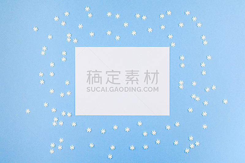 Creative Top view flat lay winter frame. Сoncept Mockup pattern made of small white snowflakes letter envelope pastel blue background copy space minimalism Template anniversary design invitation cards