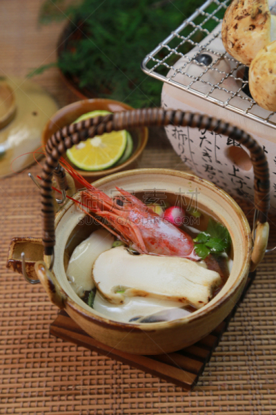 日本松茸蘑菇,松茸,垂直画幅,汤,秋天,无人,2015年,蘑菇,日本食品,摄影