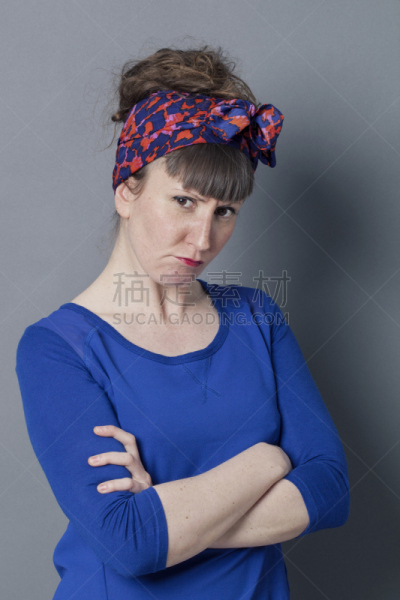 双臂交叉,不高兴的,青年女人,奇异的,看,撅嘴,人老心不老,中年女人,生闷气的