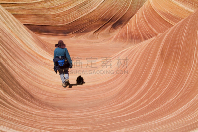 帕里亚峡谷,狗,徒步旅行,女孩,朱红悬崖,红土,鹿皮流狭缝,峡谷漂流,滑石小道,科罗拉多高原
