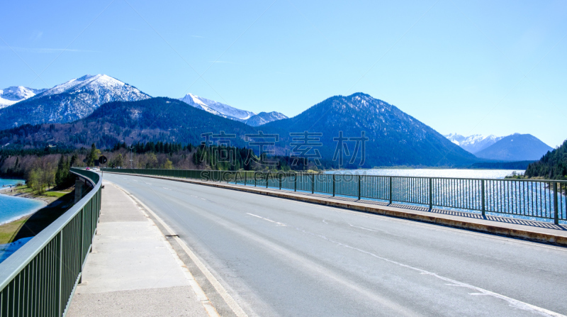 sylvenstein lake,卡尔文德尔山脉,高架道路,立交桥,巴伐利亚,水,天空,水平画幅,山,无人