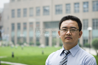 商务人士,挨家挨户推销的人,男商人,仅男人,仅成年人,眼镜,日本人,青年人,彩色图片,衬衫