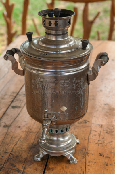 俄式茶壶,餐具,垂直画幅,水,古董,纪念品,古老的,黄铜,古典式,饮料