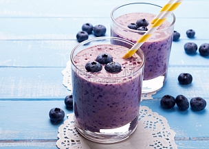 蓝莓,沙冰,果汁,酸奶,水果,吸管,饮料,早餐,桌子,水平画幅