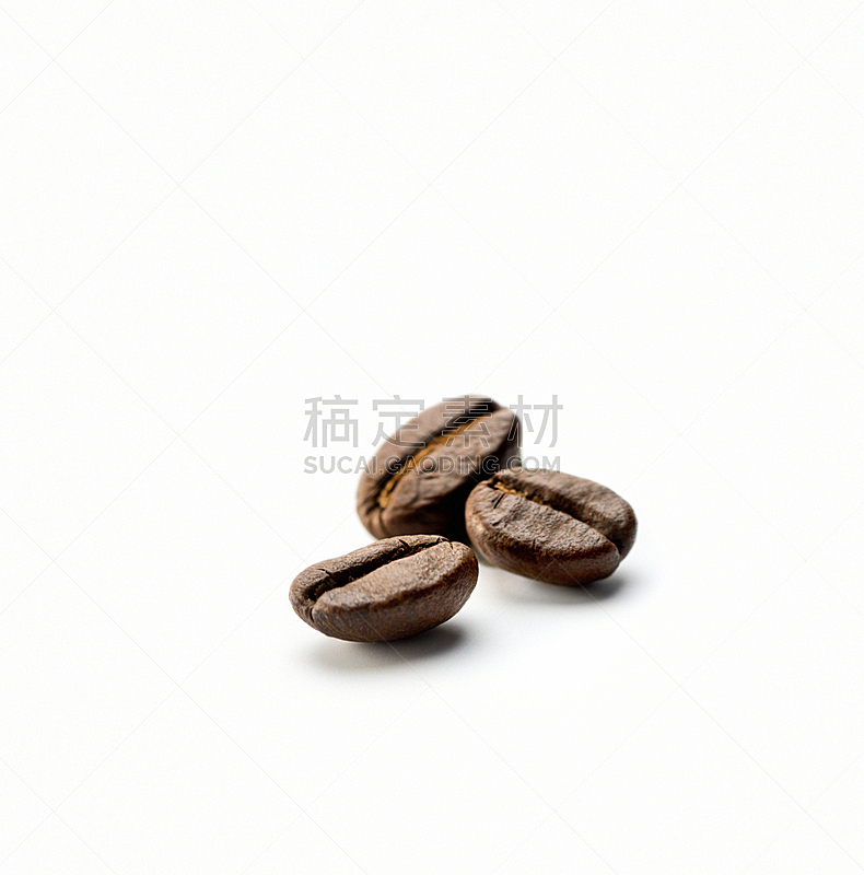 三个物体,咖啡豆,烤咖啡豆,烤串,咖啡,浓咖啡,咖啡馆,芳香的,白色背景,背景分离
