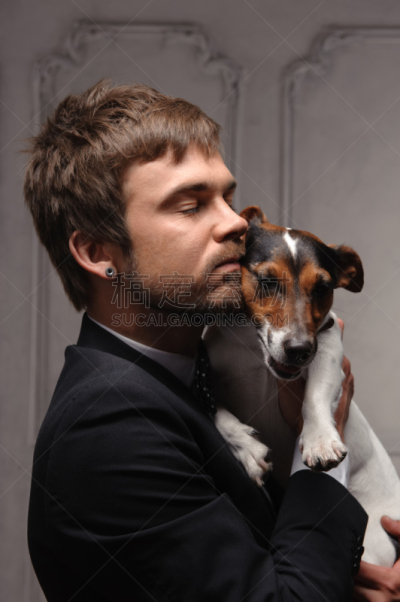 狗,青年人,垂直画幅,褐色,业主,梗犬,美人,衬衫,头发特征,白人