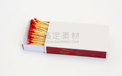 火柴盒,白色背景,开着的,水平画幅,无人,家庭生活,特写,硫磺,火柴棍,一个物体