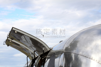 金属质感,车背,北极熊区,反光器,车门,面包车,水,天空,未来