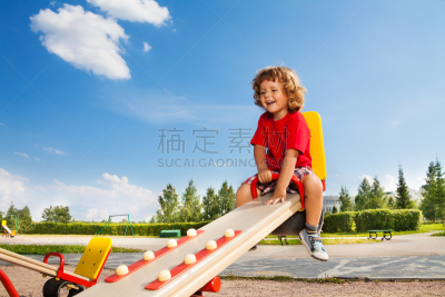 跷跷板,肖像,一个人,2岁到3岁,公园,仅儿童,小的,面部表情,儿童,童年