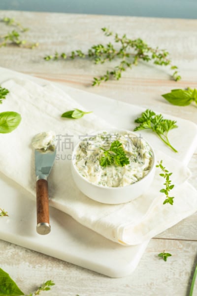 香草黄油酱,有机食品,自制的,垂直画幅,奶制品,素食,无人,开胃品,牛至,乡村风格