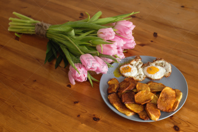 郁金香,patatas bravas,花束,粉色,煎蛋,餐具,水平画幅,传统,蛋糕,烘焙糕点