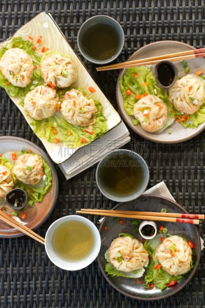 中式小笼包,在上面,点心,肉末,饺子,酱油,垂直画幅,选择对焦,褐色,葱