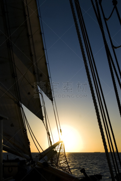 垂直画幅,天空,宁静,无人,船,太阳,船首斜桅,海洋,波浪,桅