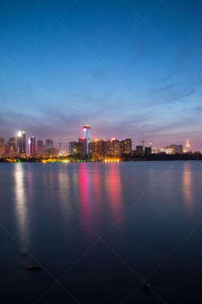 夜晚,城市,建筑外部,垂直画幅,水,天空,无人,曙暮光,户外,湖