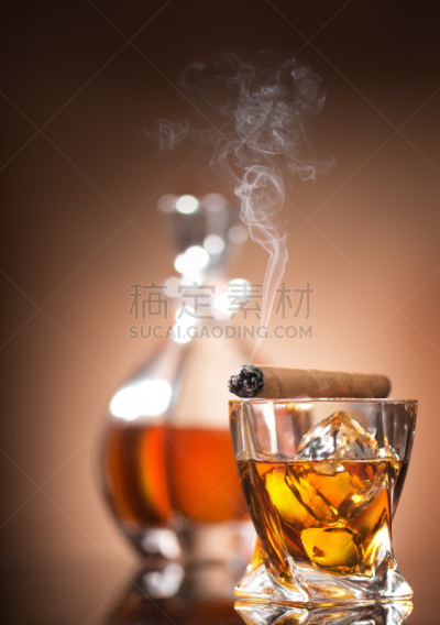 玻璃,雪茄,垂直画幅,白兰地酒杯,古老的,古典式,鸡尾酒,含酒精饮料,饮料,烟