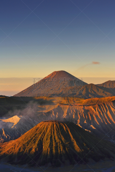 婆罗摩火山,山,泗水,滕格尔火山,bromo-tengger-semeru national park,东爪哇,火山喷口,垂直画幅,无人,火山地形