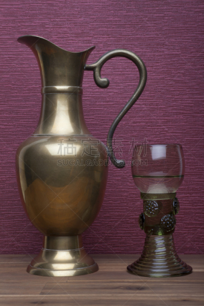 文艺复兴,瓶子,葡萄酒杯,红色,背景,黄铜,葡萄汁,含酒精饮料,垂直画幅,铜