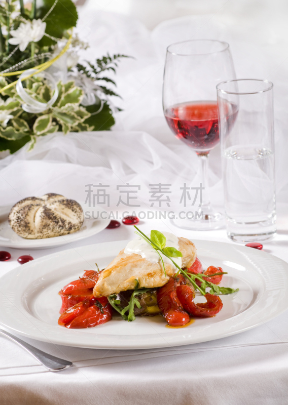 晚餐,婚礼,垂直画幅,葡萄酒,折角小面包,无人,开胃品,椒类食物,烘锫土豆,膳食
