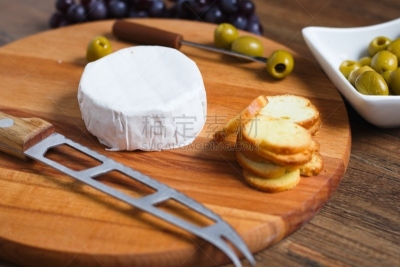 软乳酪,布里白乳酪,车轮,牛奶,面包,食品,青霉菌,钠,熟的,意大利烤面包