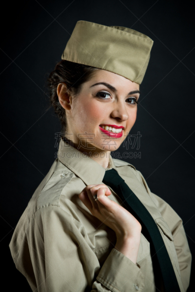 女性,女兵,垂直画幅,制服,白人,仅成年人,成年的,女人,幸福,仅一个女人