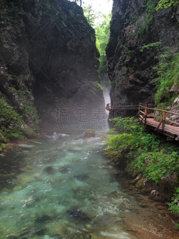 julian alps,沟壑,布雷得,传送带,垂直画幅,水,旅游目的地,无人,石灰石,户外