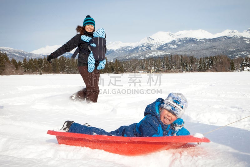 幸福,家庭,雪橇滑学,公园,水平画幅,进行中,雪,父母,户外,运动