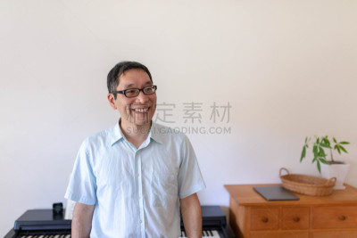 日本人,男人,友谊,滑板公园,演说家,住宅内部,真实的人,商务,中老年男人,仅日本人