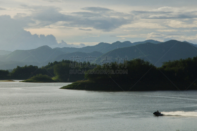 湖,山,喷水推进艇,背景,水平画幅,无人,热带雨林,户外,云景,运动