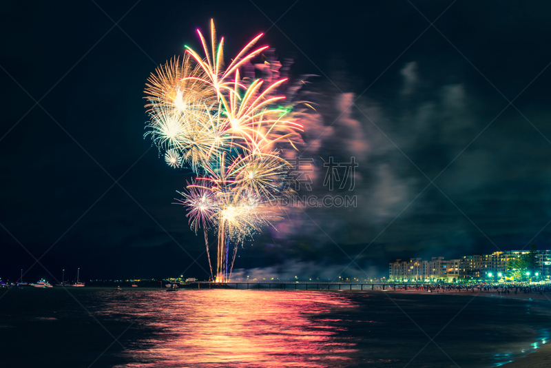 海滩,焰火,格莱内尔格湾,新年前夕,天空,新的,水平画幅,夜晚,传统,阿德莱德市