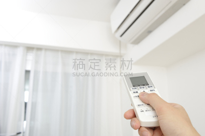 空调,遥控器,手,室内,水平画幅,日本,天花板,白昼,图像