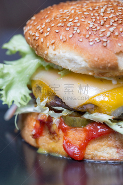 特写,汉堡包,精神振作,简单,垂直画幅,格子烤肉,无人,巨大的,膳食,奶酪