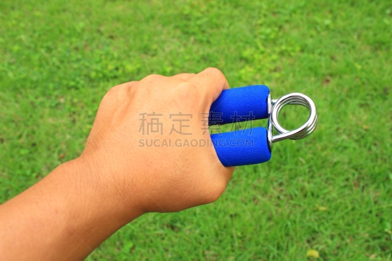 左撇子,物理疗法,手柄,小指,水平画幅,人类肌肉,草坪,特写,仅男人,仅成年人
