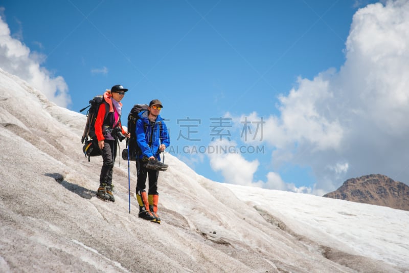 女人,天空,旅行者,冰,男人,背包,两个人,山,站,观看