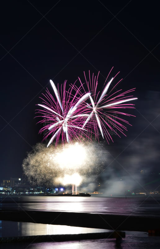 夜晚,焰火,垂直画幅,水,天空,美,新的,沙滩派对,历日